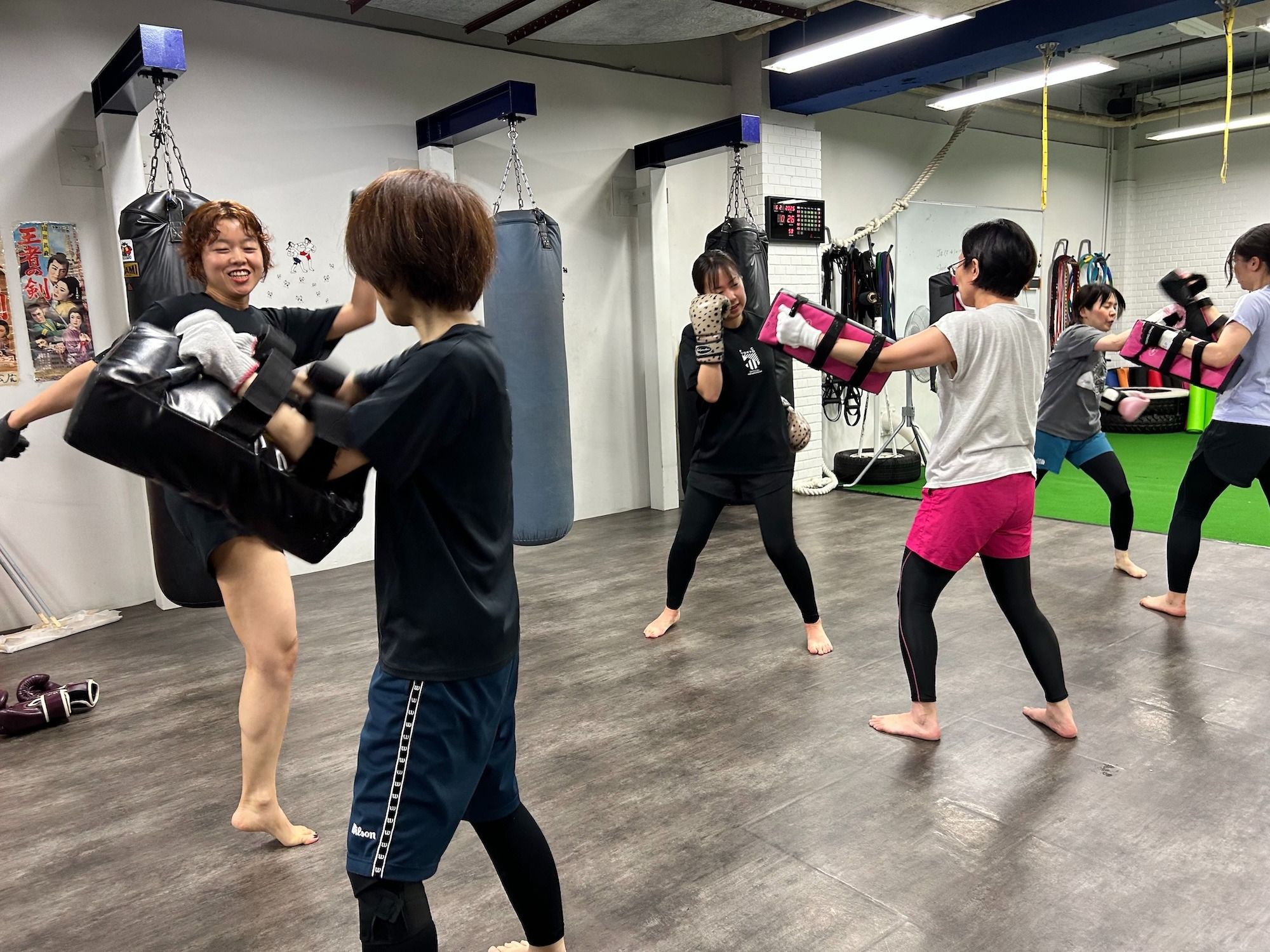 【初心者おすすめ】レディースキックボディシェイプクラス (weekend)