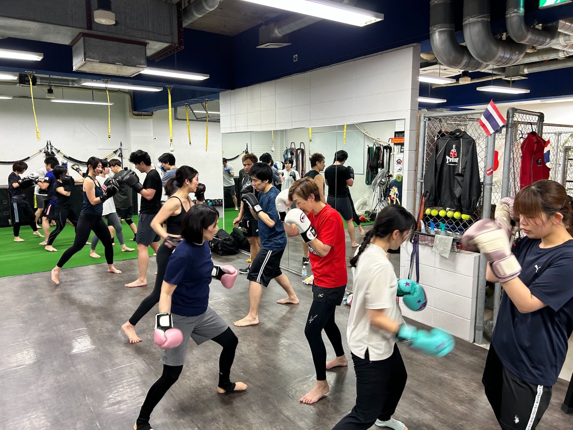 【中級〜】キックボクシング & フルボディワークアウトクラス (Weekend)